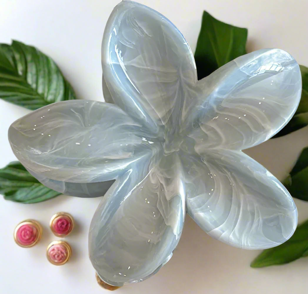 Crafted in a stunning five-petal design with shimmering, ocean-inspired hues, this clip catches the light beautifully from every angle. Perfect for securing hair effortlessly while elevating your look—whether for casual days, beach vibes, or special occasions.