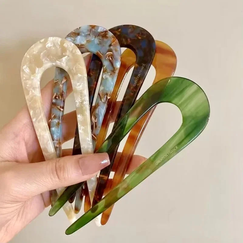 Bring a touch of Parisian elegance to your hairstyle with our Parisian Chic U-Shaped Hair Fork Clip. Inspired by the effortless beauty of French women, this accessory combines classic style with modern charm.
Crafted from high-quality resin with dreamy marbled patterns, this lightweight yet sturdy hair fork is perfect for securing buns, twists, or half-up styles with grace. Whether you’re strolling through cobblestone streets or enjoying a cozy café moment, this clip makes your hair look effortlessly chic i